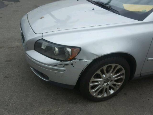 YV1MH682752075044 - 2005 VOLVO S40 T5 SILVER photo 9