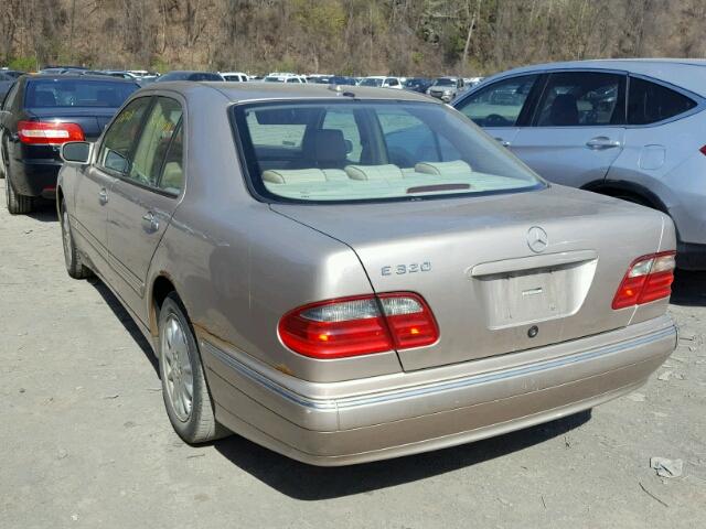 WDBJF65J8YA999530 - 2000 MERCEDES-BENZ E 320 GOLD photo 3