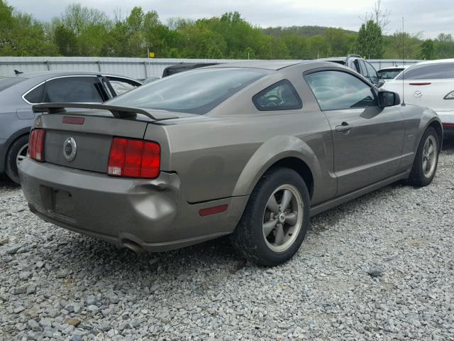 1ZVFT82H055165010 - 2005 FORD MUSTANG GT CHARCOAL photo 4
