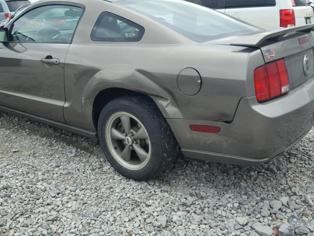 1ZVFT82H055165010 - 2005 FORD MUSTANG GT CHARCOAL photo 9