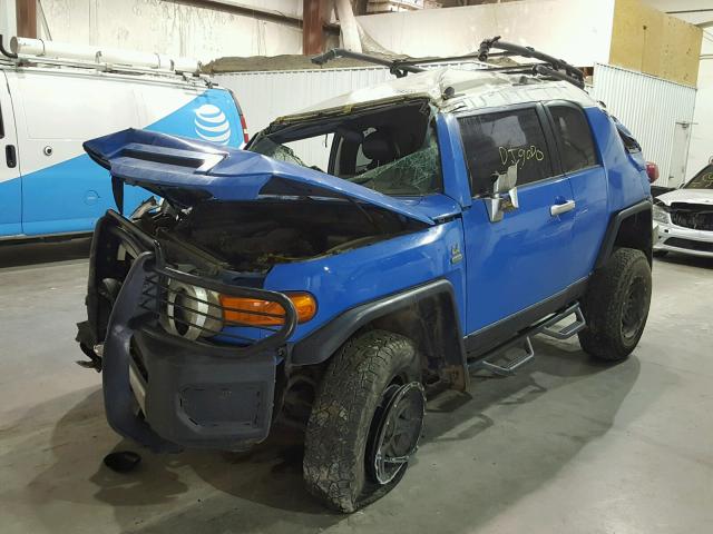 JTEBU11F770053712 - 2007 TOYOTA FJ CRUISER BLUE photo 2