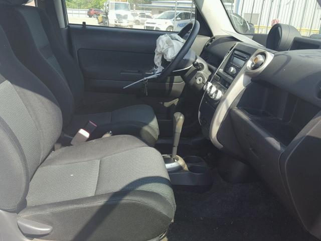 JTLKT324664091301 - 2006 TOYOTA SCION XB WHITE photo 5