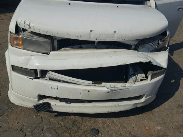 JTLKT324664091301 - 2006 TOYOTA SCION XB WHITE photo 9