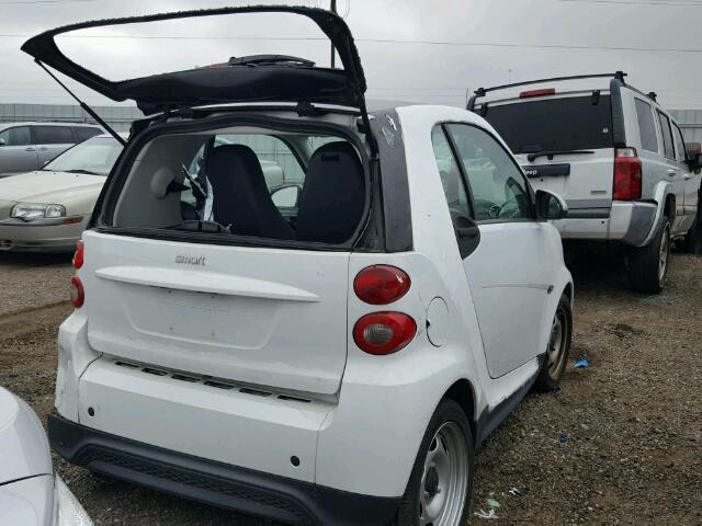 WMEEJ3BA1DK697135 - 2013 SMART FORTWO PUR WHITE photo 4