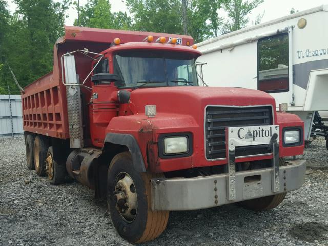 1M2P267C4YM051755 - 2000 MACK 600 RD600 RED photo 1