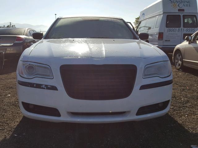 2C3CCAET9DH547044 - 2013 CHRYSLER 300C WHITE photo 9