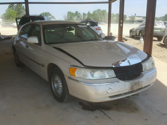 1LNHM83W3XY605708 - 1999 LINCOLN TOWN CAR C CREAM photo 1