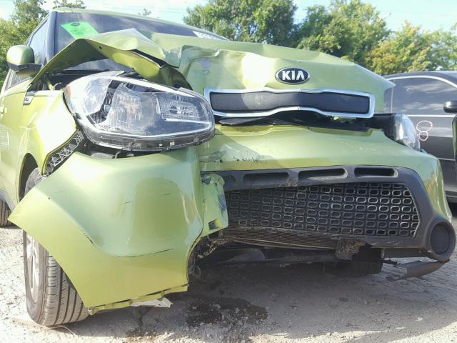 KNDJN2A2XF7747915 - 2015 KIA SOUL GREEN photo 9