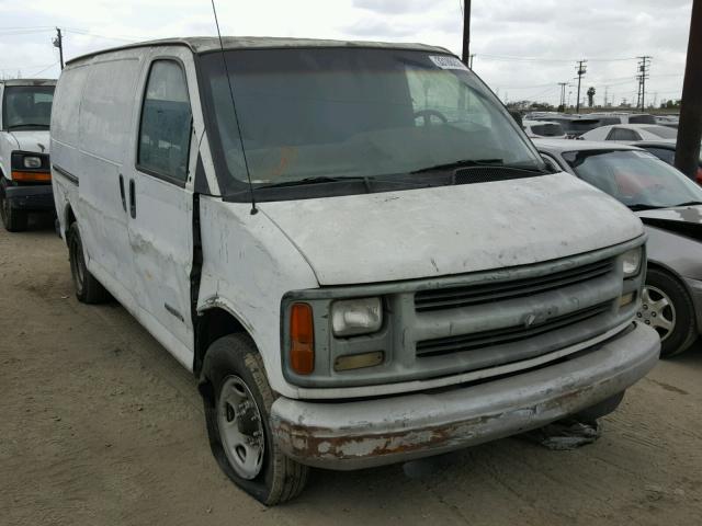 1GCGG25R721115558 - 2002 CHEVROLET EXPRESS G2 WHITE photo 1