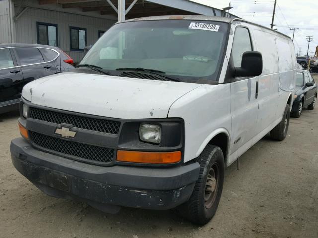 1GCGG29V551185524 - 2005 CHEVROLET EXPRESS G2 WHITE photo 2