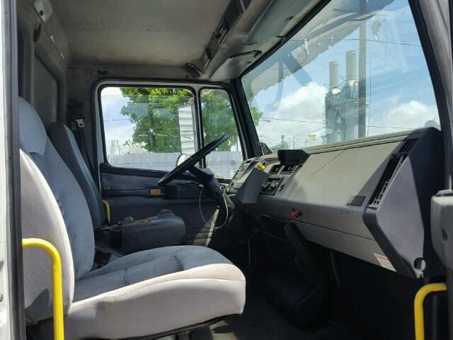 1FVABSAK02HJ53870 - 2002 FREIGHTLINER MEDIUM CON WHITE photo 5