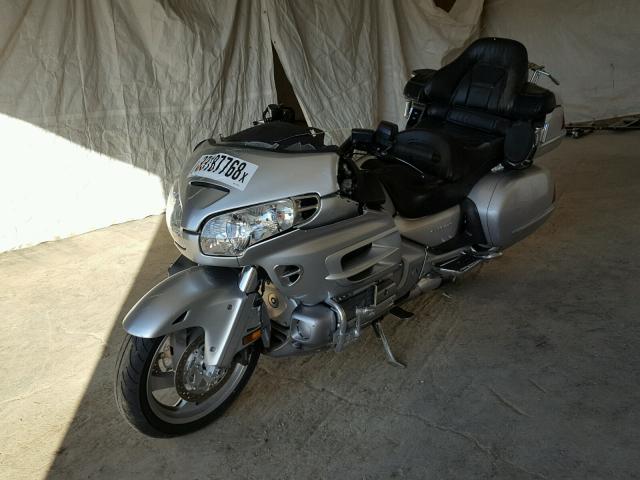 1HFSC47035A413129 - 2005 HONDA GL1800 SILVER photo 2