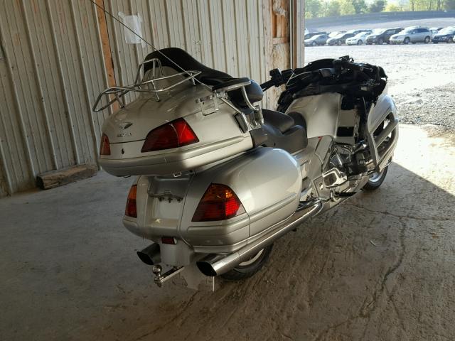 1HFSC47035A413129 - 2005 HONDA GL1800 SILVER photo 4