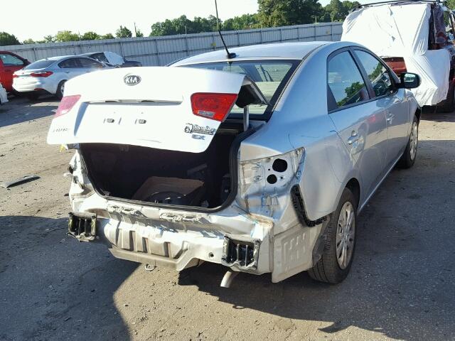 KNAFU4A25D5645531 - 2013 KIA FORTE EX WHITE photo 4