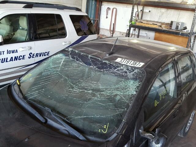 KL1TD66E89B645902 - 2009 CHEVROLET AVEO LS BLACK photo 9