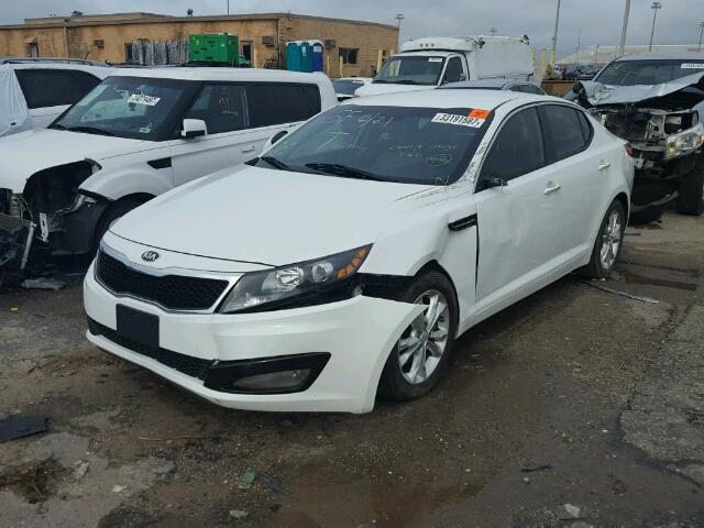 5XXGM4A76DG189098 - 2013 KIA OPTIMA LX WHITE photo 2