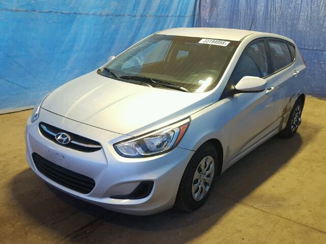 KMHCT5AE6HU323044 - 2017 HYUNDAI ACCENT SE SILVER photo 2