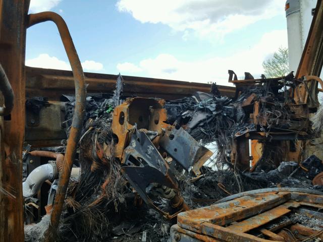 4V5KC9EH0GN973833 - 2016 VOLVO VHD BURN photo 8