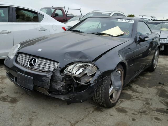 WDBKK65F01F225146 - 2001 MERCEDES-BENZ SLK 320 BLACK photo 2