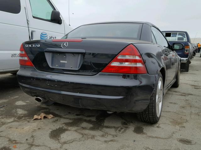 WDBKK65F01F225146 - 2001 MERCEDES-BENZ SLK 320 BLACK photo 4