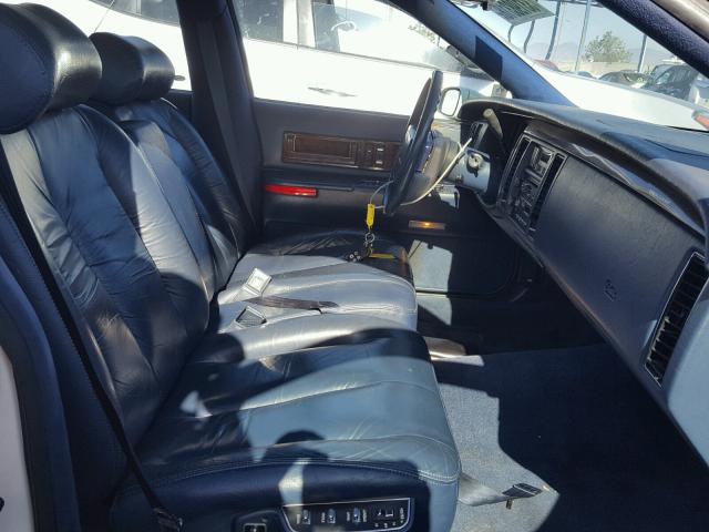 1G6DW5278PR706018 - 1993 CADILLAC FLEETWOOD WHITE photo 5