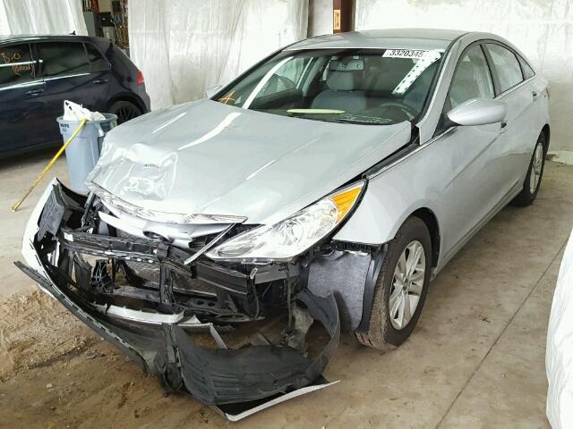 5NPEB4AC5DH675657 - 2013 HYUNDAI SONATA GLS SILVER photo 2