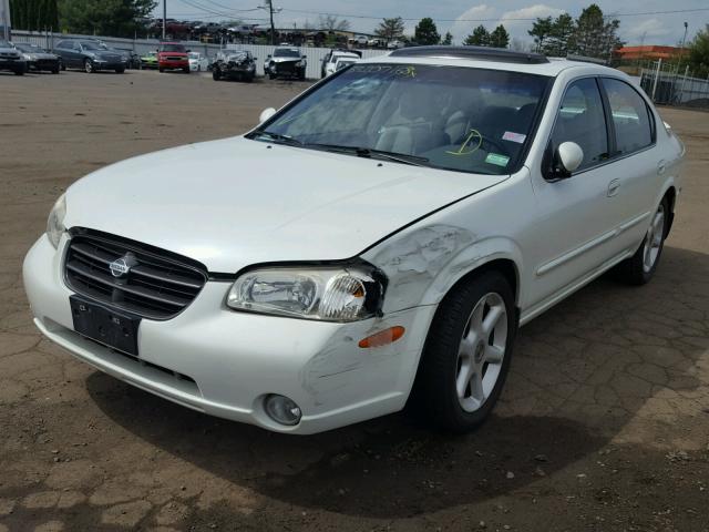 JN1CA31A4YT012698 - 2000 NISSAN MAXIMA GLE WHITE photo 2