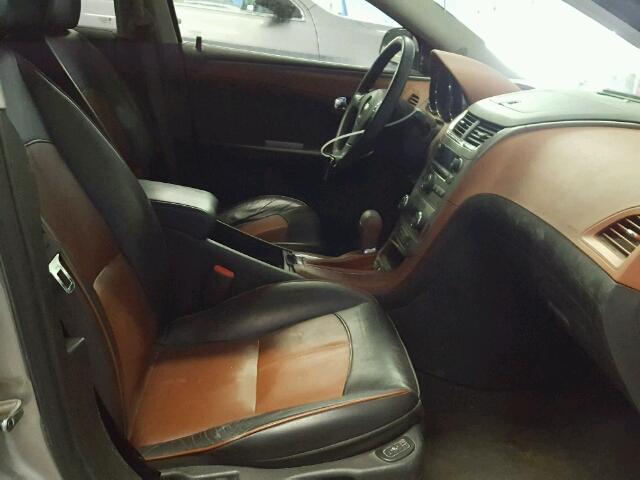 1G1ZK57718F246137 - 2008 CHEVROLET MALIBU LTZ 银色 照片 5