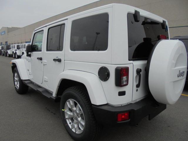 1C4HJWEG3JL881656 - 2018 JEEP WRANGLER U WHITE photo 5