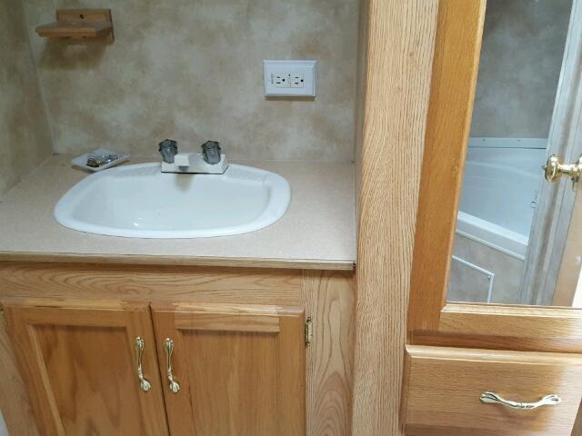 4VDT35F2737307880 - 2003 KEYSTONE HORNET WHITE photo 10