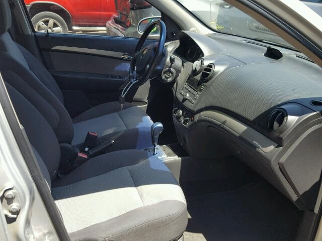 KL1TD66E49B691176 - 2009 CHEVROLET AVEO LS SILVER photo 5