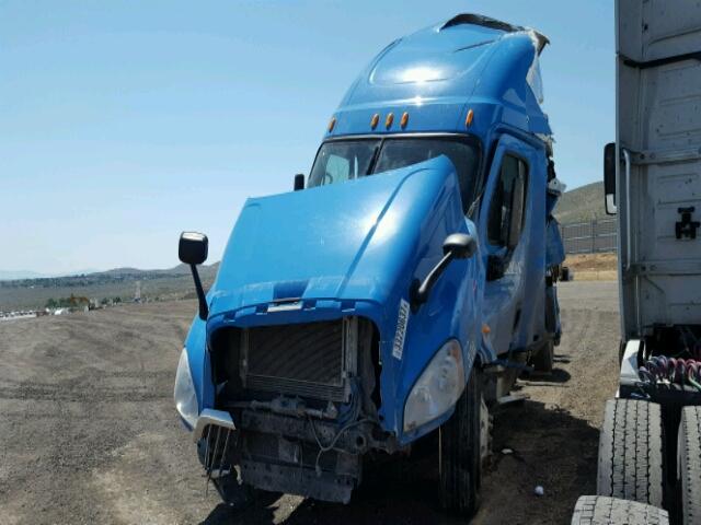 1FUJGLDR5ASAT0106 - 2010 FREIGHTLINER CASCADIA 1 BLUE photo 2