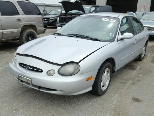 1FAFP52U6WG262405 - 1998 FORD TAURUS LX SILVER photo 2