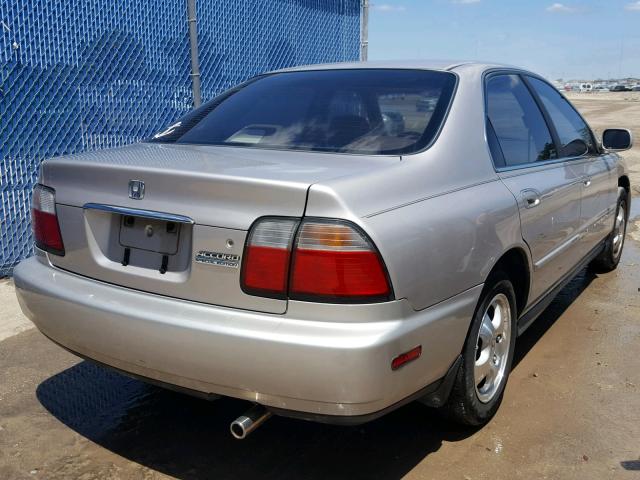 1HGCD5601VA133696 - 1997 HONDA ACCORD SE SILVER photo 4