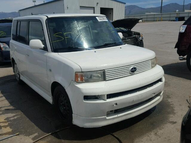 JTLKT324450209898 - 2005 TOYOTA SCION XB WHITE photo 1