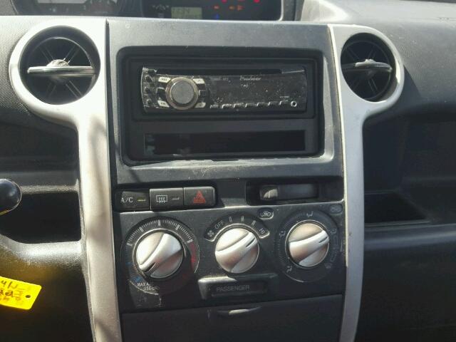 JTLKT324450209898 - 2005 TOYOTA SCION XB WHITE photo 9