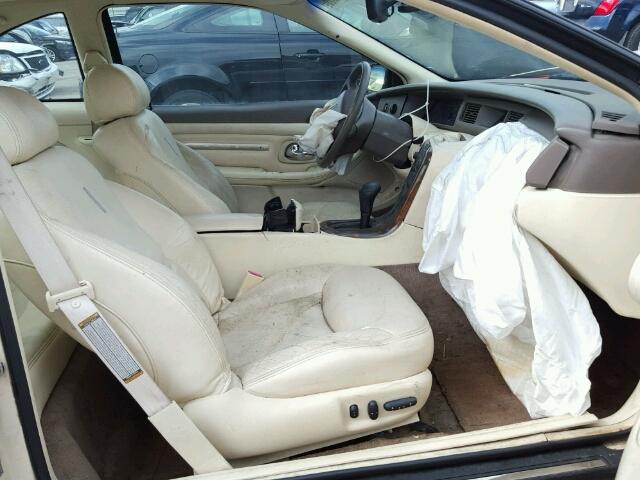 1LNLM91V5VY709723 - 1997 LINCOLN MARK VIII CREAM photo 5