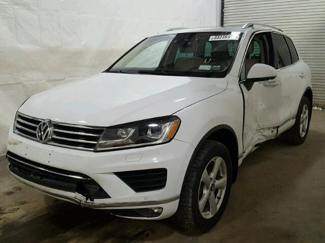 WVGEP9BPXFD002738 - 2015 VOLKSWAGEN TOUAREG V6 WHITE photo 2