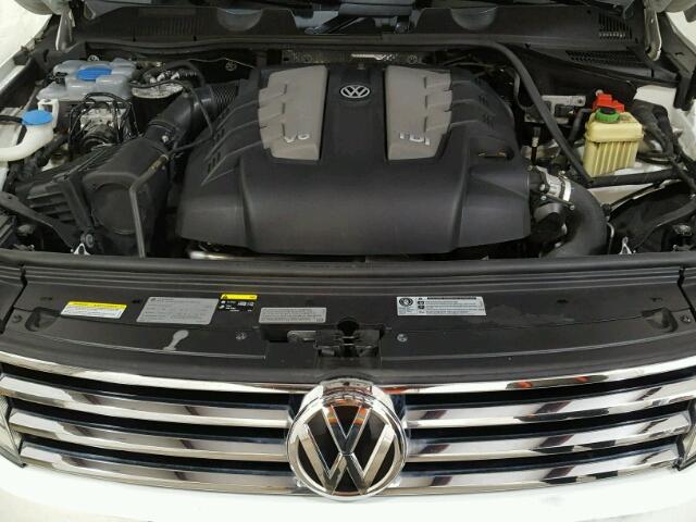 WVGEP9BPXFD002738 - 2015 VOLKSWAGEN TOUAREG V6 WHITE photo 7