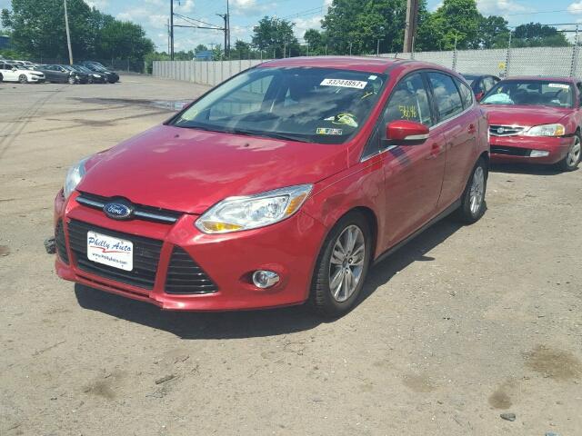 1FAHP3M25CL372454 - 2012 FORD FOCUS SEL RED photo 2