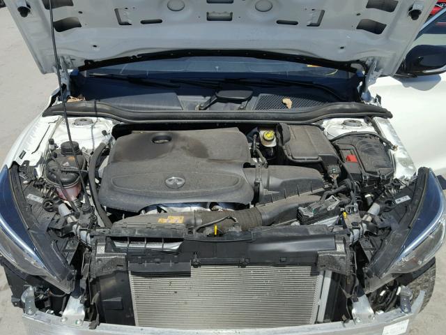 SJKCH5CR7HA017748 - 2017 INFINITI QX30 BASE WHITE photo 7