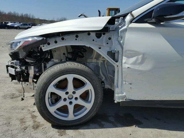 SJKCH5CR7HA017748 - 2017 INFINITI QX30 BASE WHITE photo 9