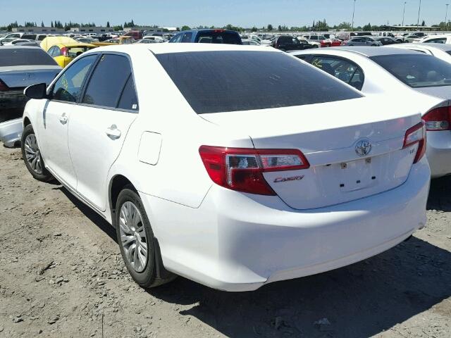 4T1BF1FK9EU410605 - 2014 TOYOTA CAMRY L WHITE photo 3