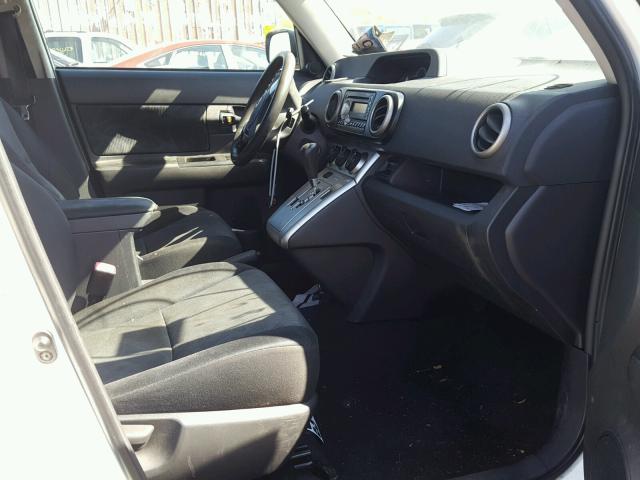 JTLZE4FE4B1122025 - 2011 TOYOTA SCION XB WHITE photo 5
