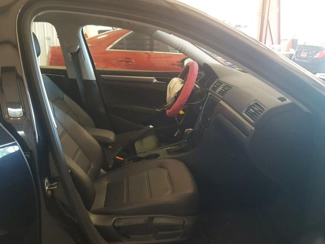 1VWDT7A38HC071125 - 2017 VOLKSWAGEN PASSAT R-L BLACK photo 5