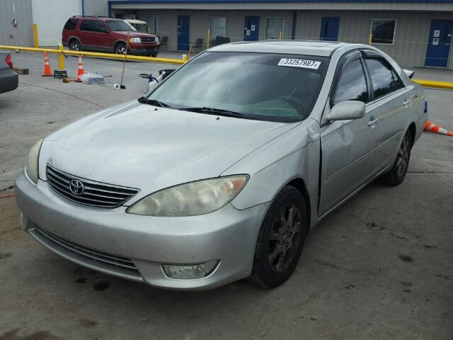 4T1BE32K25U980630 - 2005 TOYOTA CAMRY LE SILVER photo 2