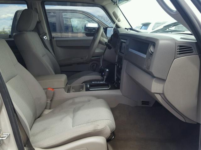 1J8HG48K78C235736 - 2008 JEEP COMMANDER WHITE photo 5