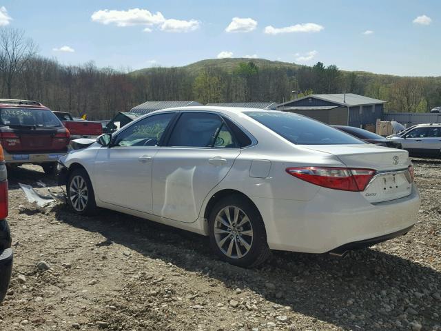 4T1BK1FK0FU556033 - 2015 TOYOTA CAMRY XSE WHITE photo 3