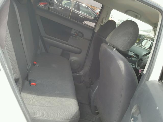 JTLKE50E081048840 - 2008 TOYOTA SCION XB WHITE photo 6