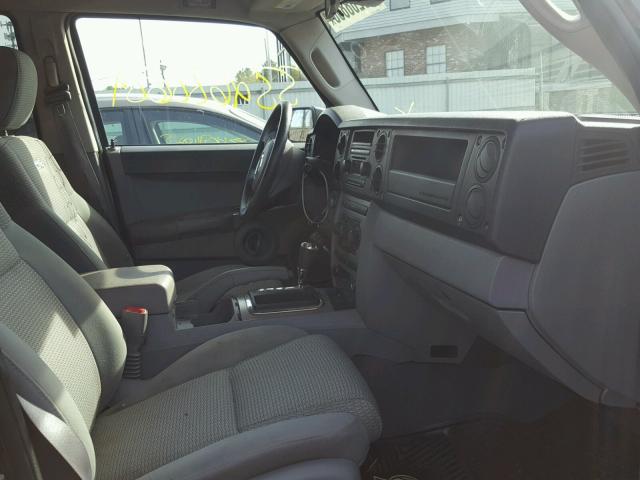 1J8HG48K66C352639 - 2006 JEEP COMMANDER BLACK photo 5